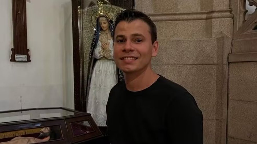 Técnico de enfermagem e motorista de aplicativo é morto em carro após roubo em Fortaleza