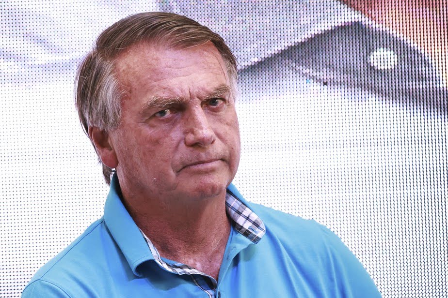 Aliados de Jair Bolsonaro tentam alterar Lei da Ficha Limpa para torná-lo elegível em 2026