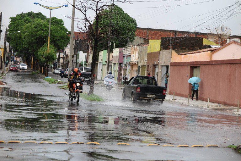 Chuva marca início do Carnaval em mais de 100 cidades do Ceará; Cariús e Várzea Alegre superam 100m