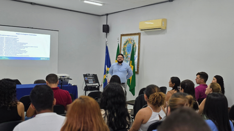 CRC Ceará realiza curso sobre legalização de empresas e entrega carteiras profissionais