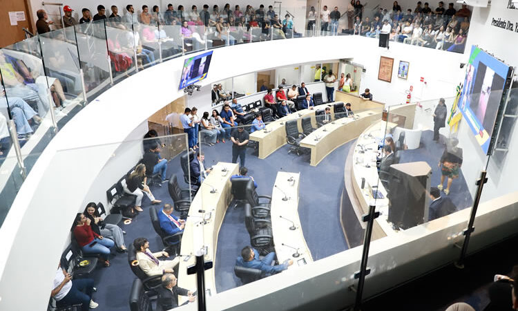 Câmara de Juazeiro do Norte realiza sessão ordinária com debates sobre infraestrutura, saúde e direitos das pessoas neurodiversas