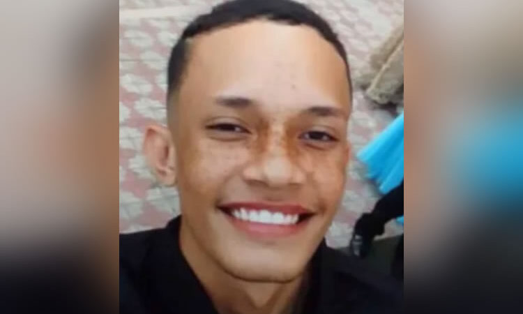 Jovem de 18 anos morre ao colidir com poste em frente a Arena Romeirão