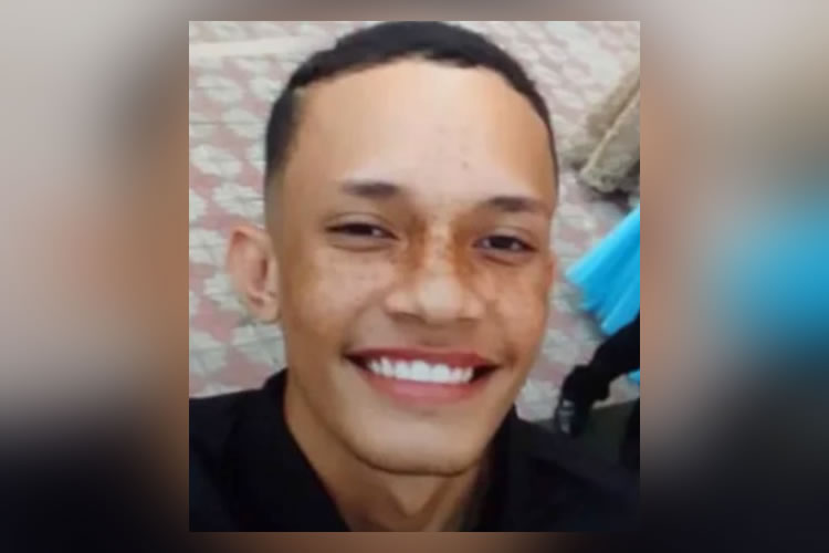 Jovem de 18 anos morre ao colidir com poste em frente a Arena Romeirão