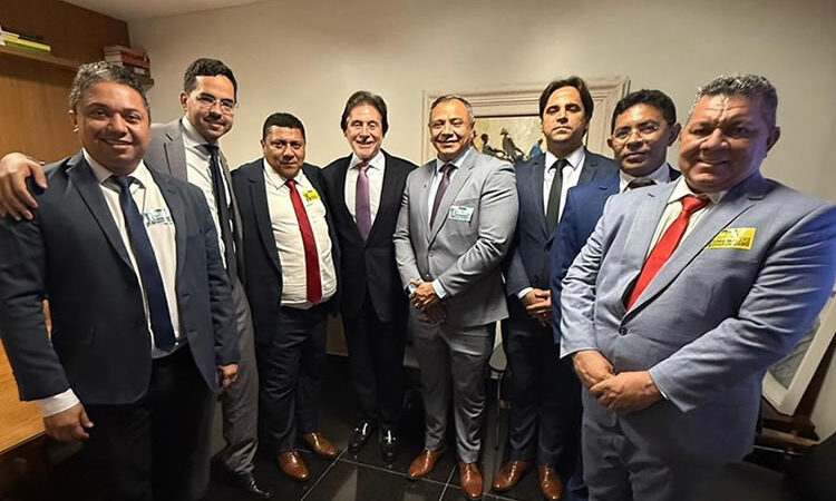 Deputado Davi de Raimundão apresenta demandas ao deputado Eunício Oliveira junto com vereadores de Juazeiro