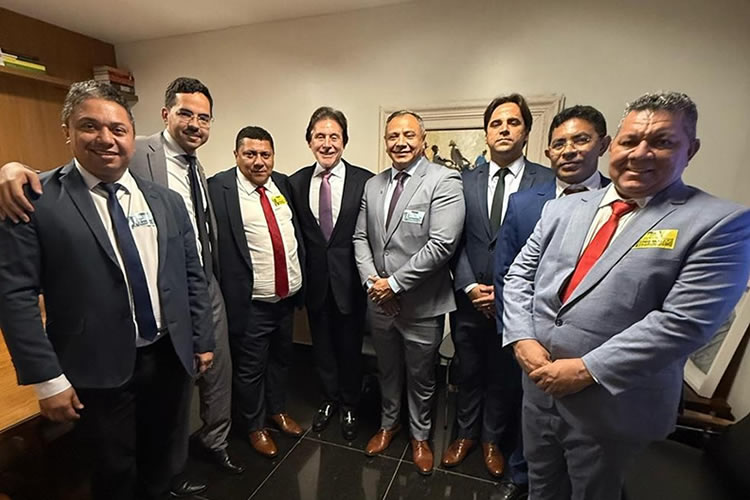 Deputado Davi de Raimundão apresenta demandas ao deputado Eunício Oliveira junto com vereadores de Juazeiro