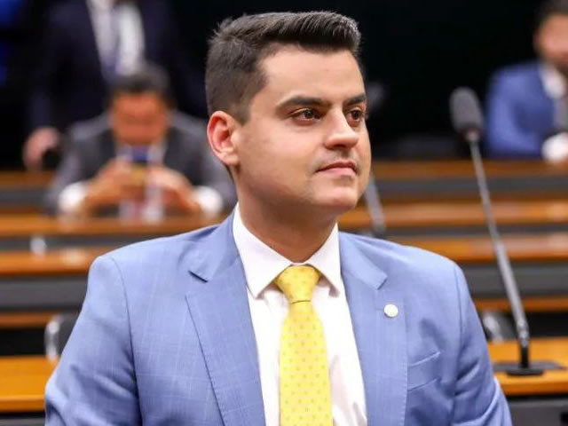 Yury do Paredão (MDB) cobra transparência sobre concessão da Enel no Ceará