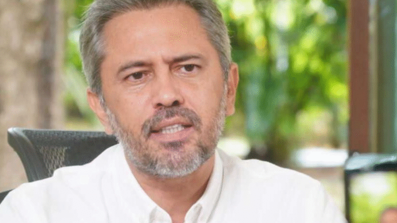 Elmano decreta ponto facultativo para servidores estaduais nesta sexta-feira (20)