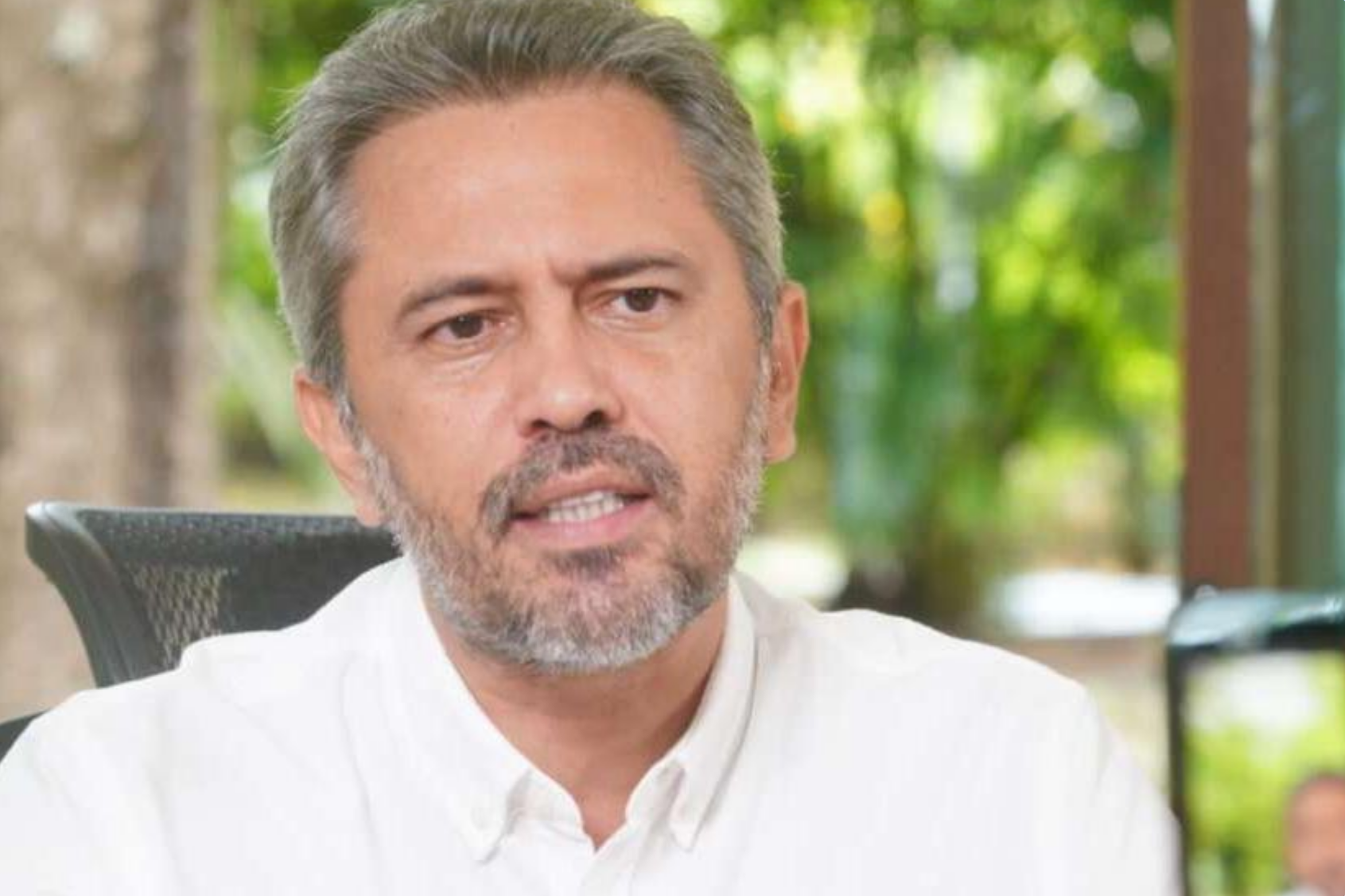 Elmano decreta ponto facultativo para servidores estaduais nesta sexta-feira (20)