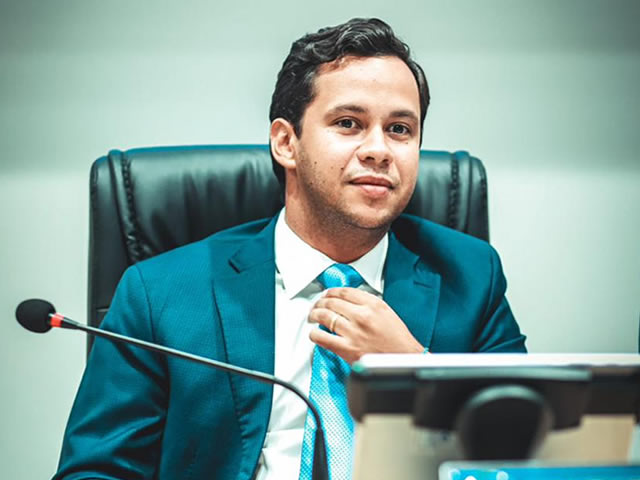 Presidente Felipe Vasques cobra Cagece por serviços inacabados nas ruas de Juazeiro do Norte