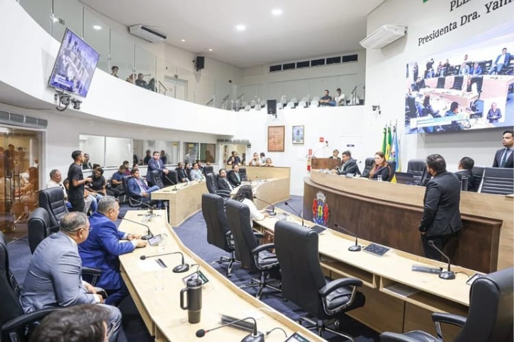 Câmara de Juazeiro aprova resolução sobre sessões legislativas e repercute caos no trânsito causado por mudança em semáforo do Anel Viário