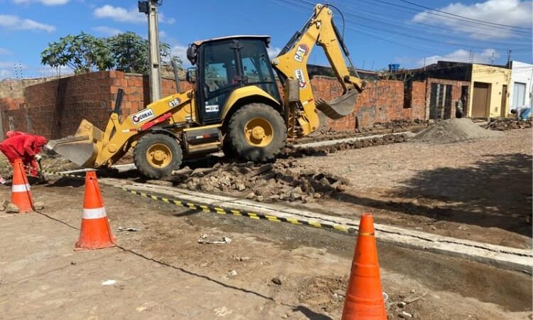 Bairro Triângulo terá novas placas de identificação de ruas e canaletas de passagem de nível