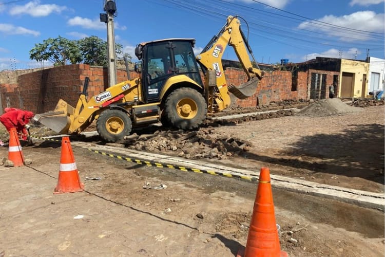 Bairro Triângulo terá novas placas de identificação de ruas e canaletas de passagem de nível