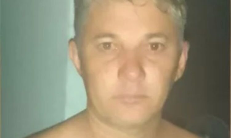 Homem agride mulher com facão em Juazeiro do Norte, volta para cortar energia da casa e é preso