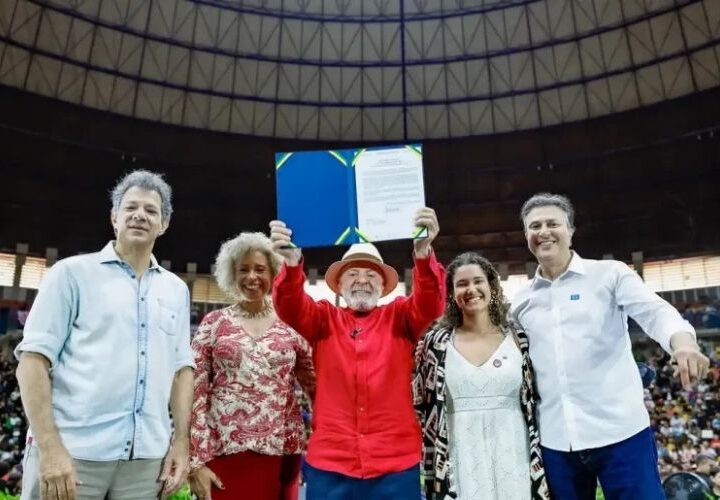 Presidente Lula anuncia investimento de R$ 100 milhões em cursinhos populares