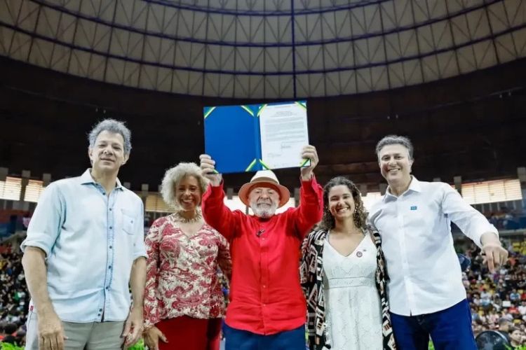 Presidente Lula anuncia investimento de R$ 100 milhões em cursinhos populares