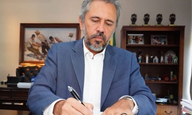 Professores da rede estadual do Ceará têm 200 novas vagas para ampliar carga horária