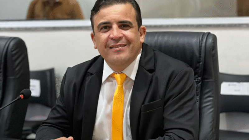 Vereador Alexandre Sobreira solicita inclusão de ruas do Pio XII e Vila Fátima no cronograma de recapeamento