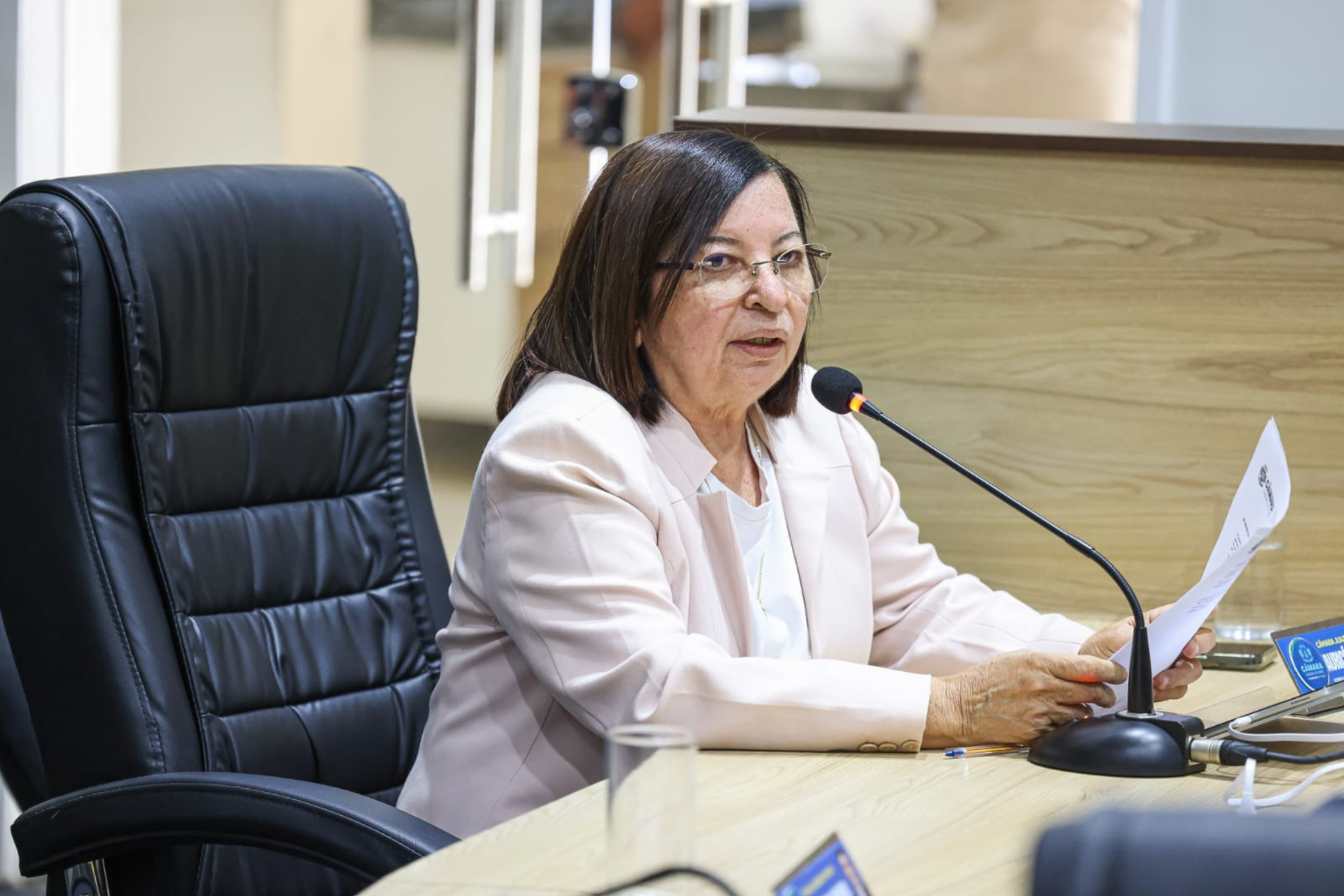 Vereadora Auricélia Bezerra cobra reparos urgentes em ruas de Juazeiro do Norte