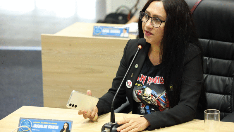 Vereadora Jacqueline Gouveia cobra pavimentação, capinação e medidas de segurança viária em Juazeiro do Norte