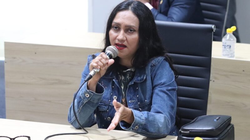 Vereadora Jacqueline Gouveia apresenta projeto de lei voltado à proteção animal e ao direito à alimentação de animais em situação de rua em Juazeiro do Norte