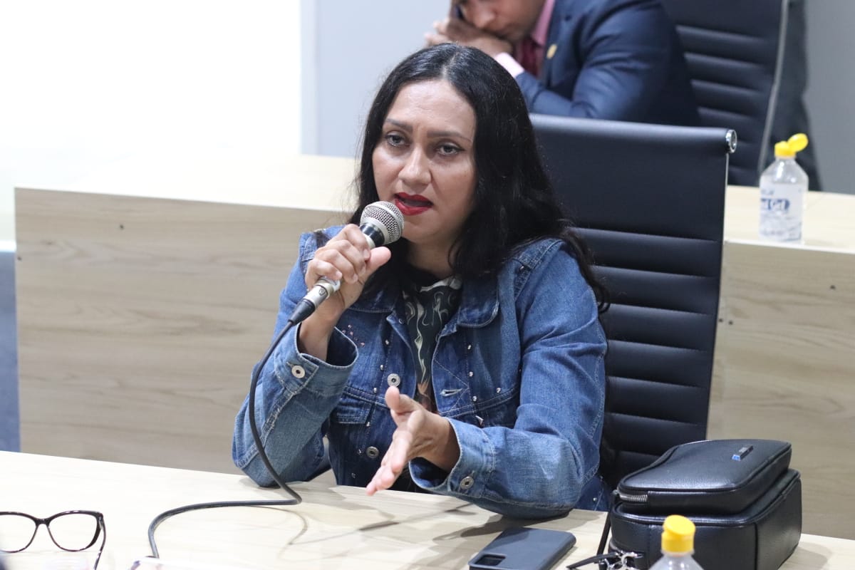 Vereadora Jacqueline Gouveia apresenta projeto de lei voltado à proteção animal e ao direito à alimentação de animais em situação de rua em Juazeiro do Norte