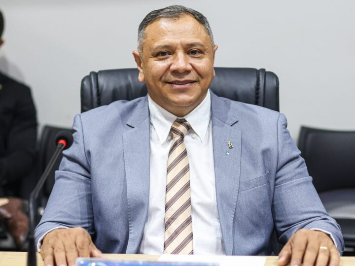 Vereador Cleilson Móveis solicita intervenções da SEINFRA e CAGECE em dois bairros de Juazeiro do Norte
