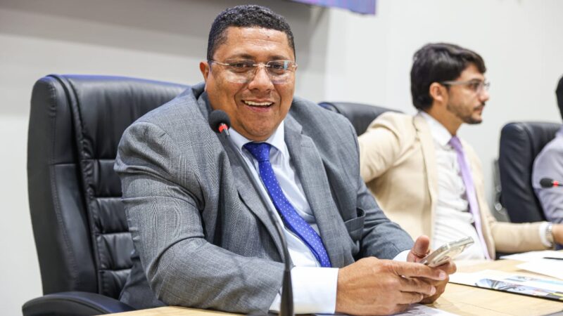 Vereador Badu solicita capinação na Rua Madre Maria Nely Sobreira durante sessão de 11/11