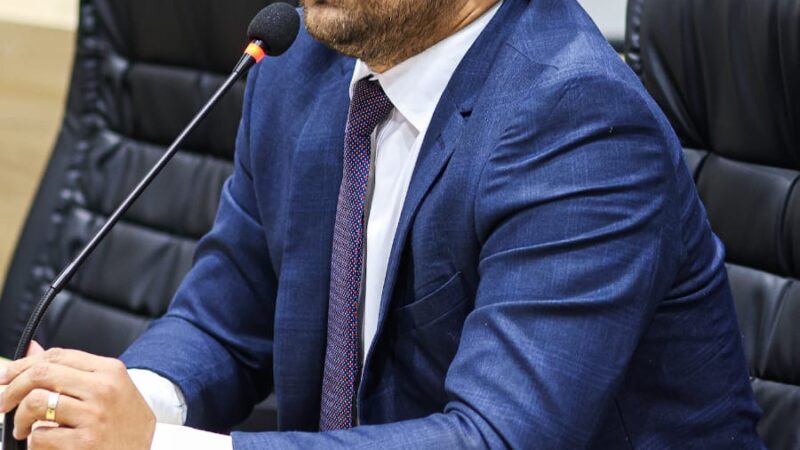 Vereador Jullian de Célio participa de reunião com diretores da CAGECE e, junto com demais vereadores, marca audiência pública para 26/11