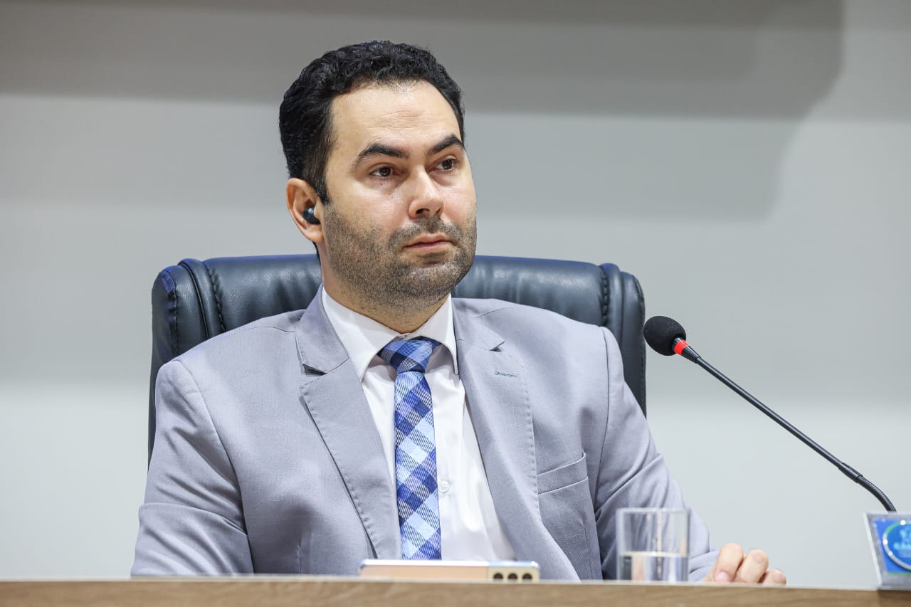 Vereador Barbosa Neto apresenta requerimentos cobrando ações urgentes de infraestrutura em Juazeiro do Norte