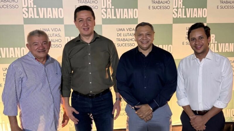 Vereador Cleilson Móveis participa do lançamento do resumo biográfico de Dr. Manoel Salviano Sobrinho ao lado de seu pai, o ex-vereador Cledmilson Vieira