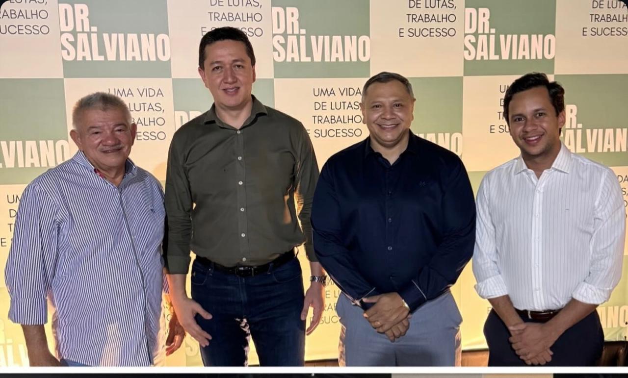 Vereador Cleilson Móveis participa do lançamento do resumo biográfico de Dr. Manoel Salviano Sobrinho ao lado de seu pai, o ex-vereador Cledmilson Vieira