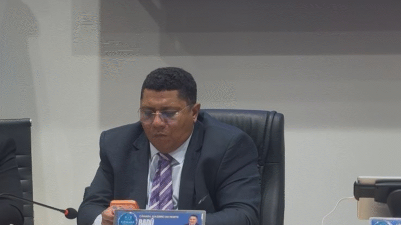 Vereador Badú solicita operação tapa-buracos em ruas dos bairros Aeroporto e Tiradentes