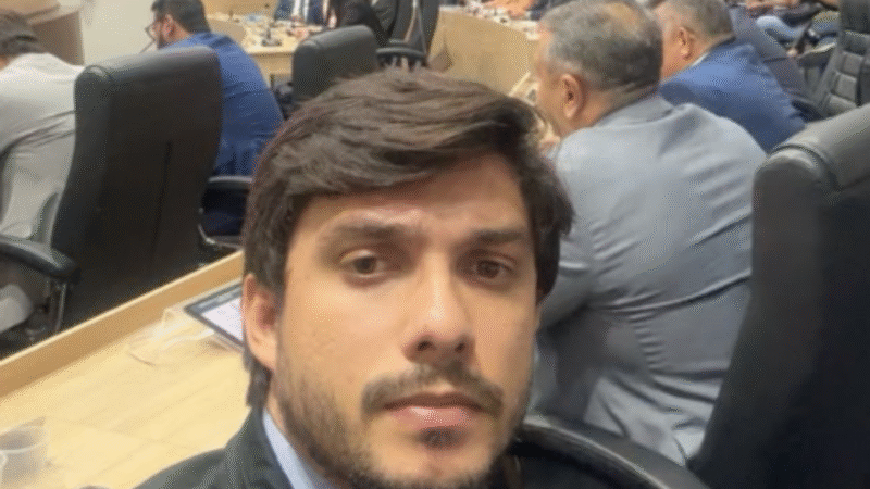 Vereador Vinicius Duarte solicita limpeza e capinação de terrenos em bairros de Juazeiro do Norte