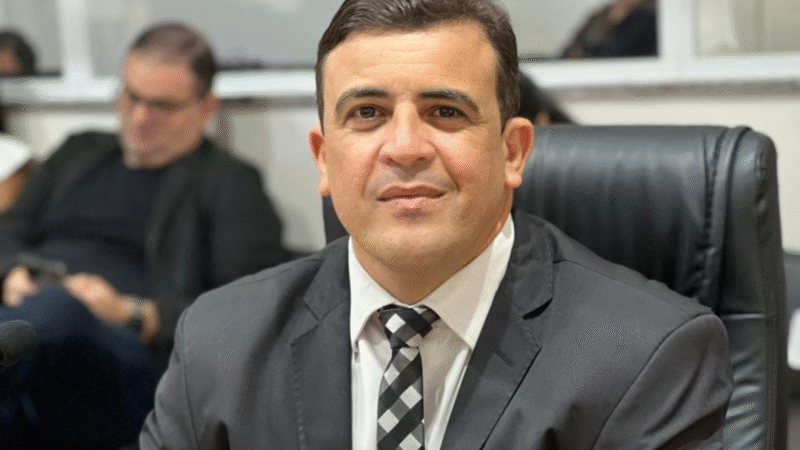 Vereador Alexandre Sobreira solicita aquisição de cadeiras para acompanhantes da UPA Lagoa Seca