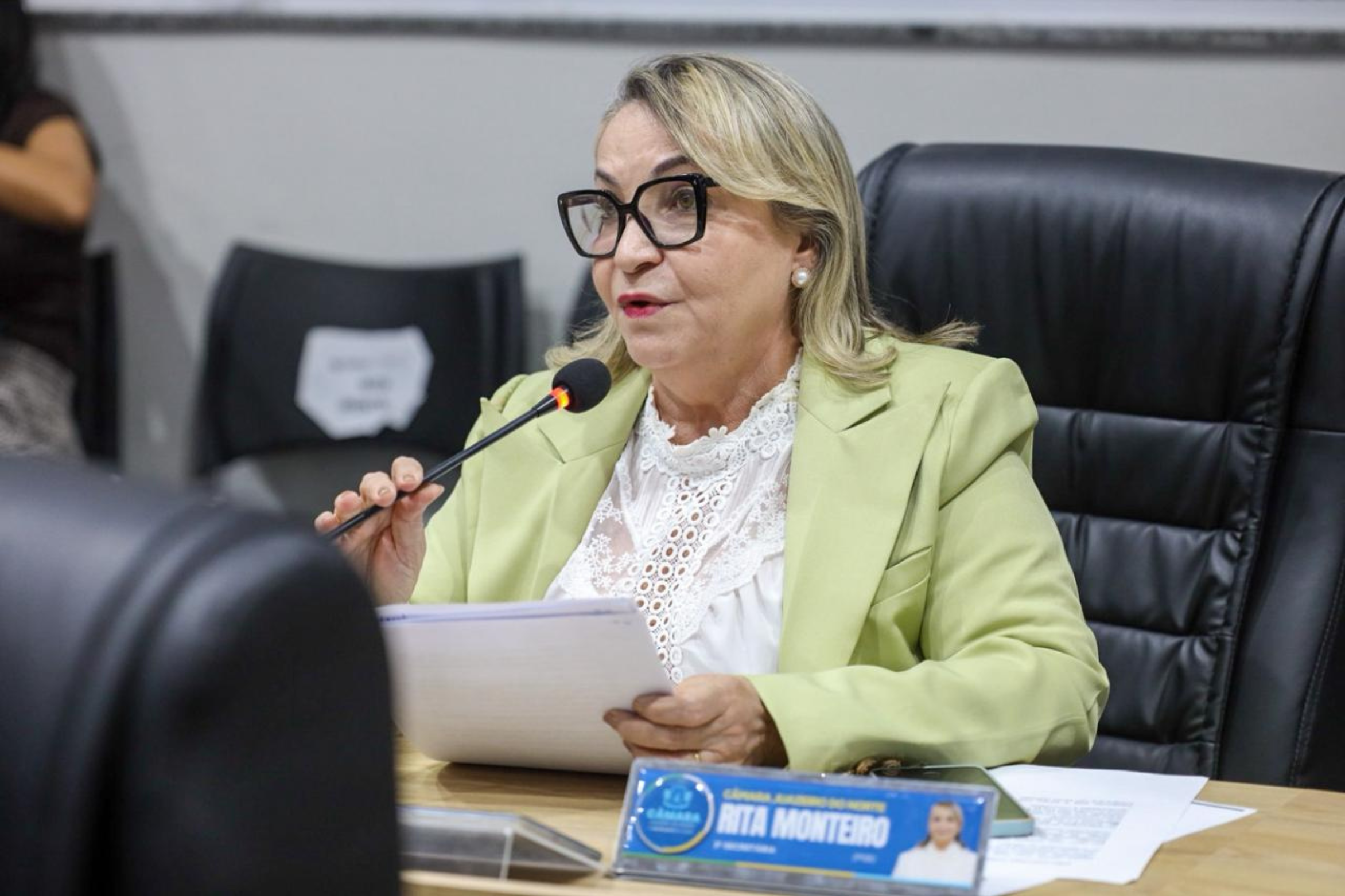 Vereadora Rita Monteiro solicita serviços de limpeza na Rua do Rosário e tapa-buracos na Rua Santa Isabel