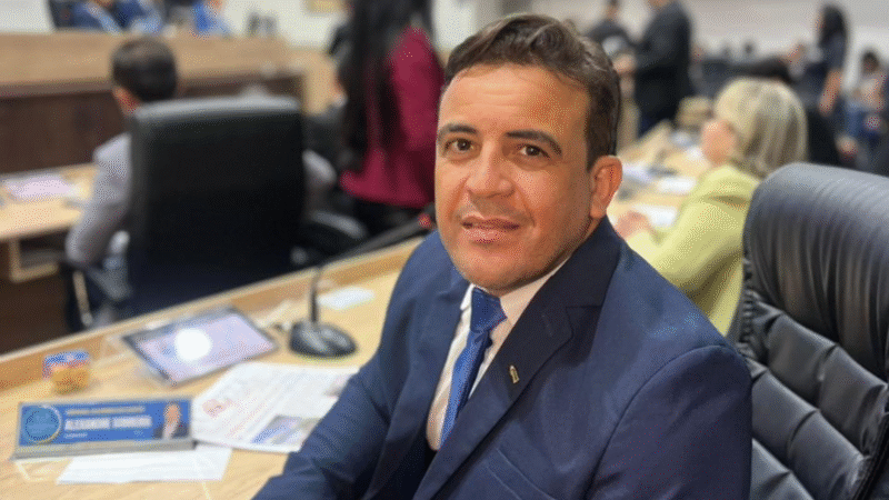 Vereador Alexandre Sobreira solicita implantação de iluminação pública no bairro Frei Damião