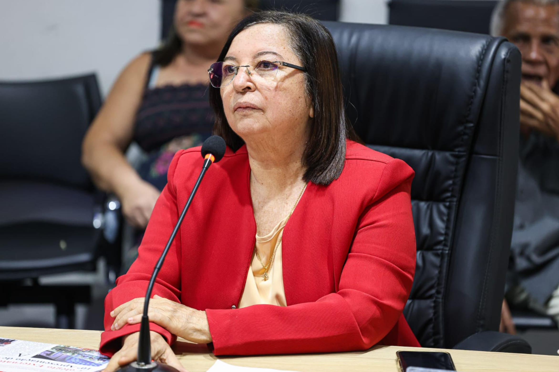 Vereadora Auricélia Bezerra cobra providências da CAGECE sobre falta de água nos bairros Limoeiro e Leandro Bezerra