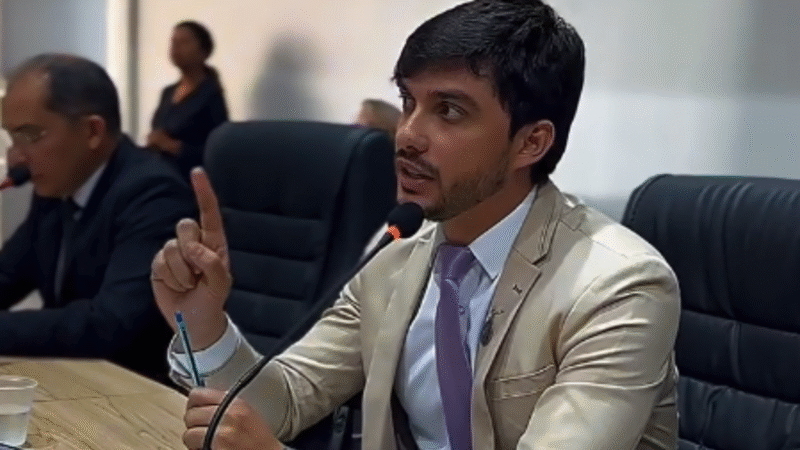 Vereador Vinícius Duarte solicita limpeza e capinação na Avenida Antônio Sales, no bairro Novo Juazeiro