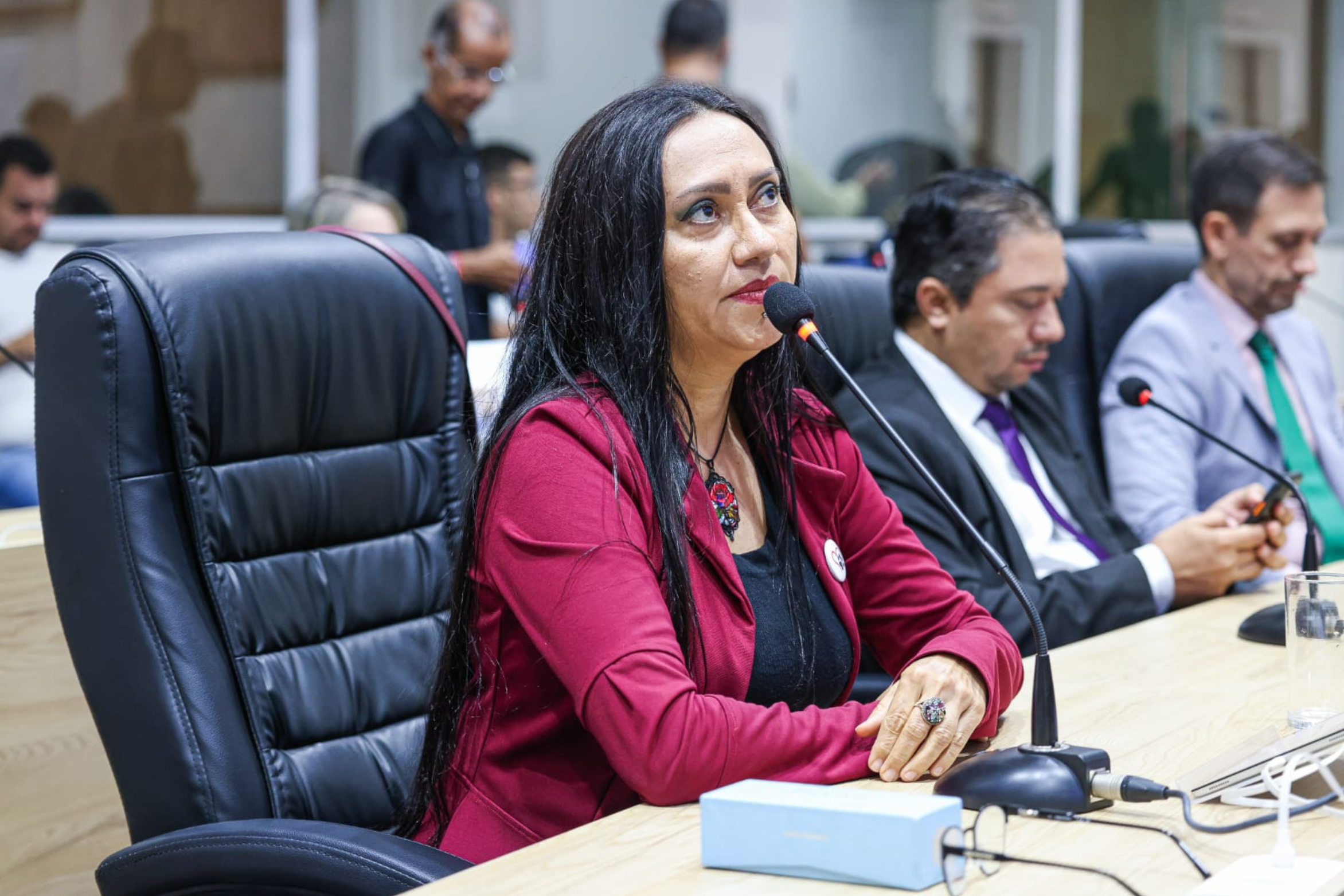 Vereadora Jacqueline Gouveia solicita melhorias no trânsito no Triângulo e limpeza urbana no bairro Limoeiro