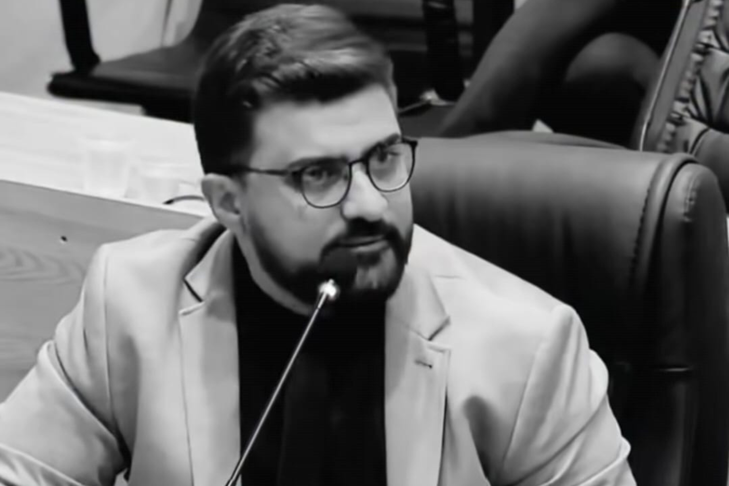 Vereador Lukão solicita reforço na fiscalização de vagas para pessoas com deficiência e restauração de sinalização viária em Juazeiro do Norte