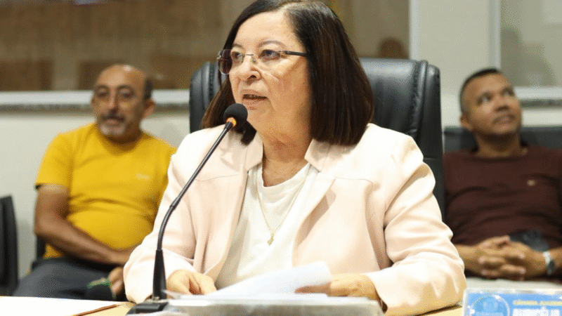 Vereadora Auricélia Bezerra apresenta requerimentos urgentes para solucionar problemas de esgoto em Juazeiro do Norte
