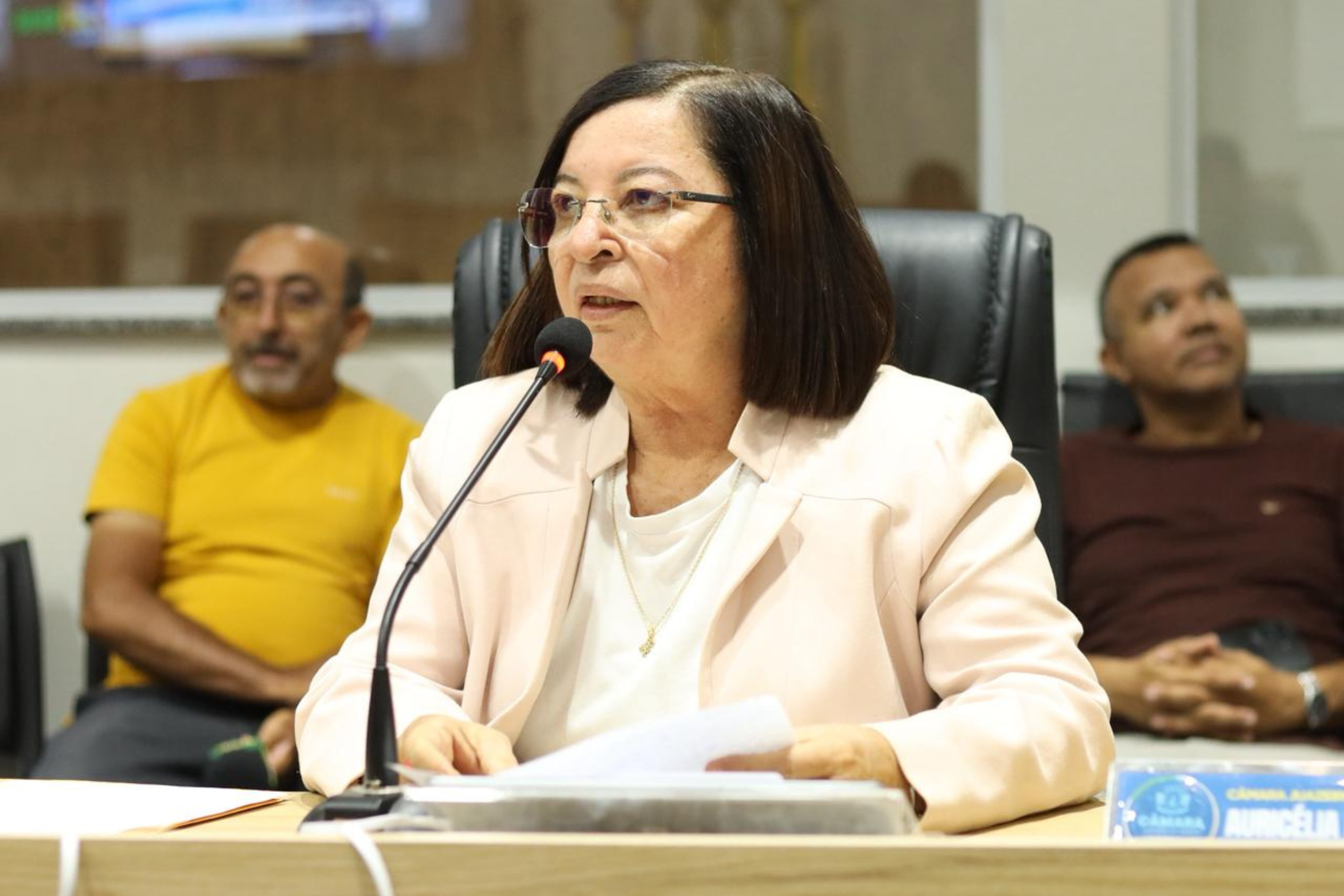 Vereadora Auricélia Bezerra apresenta requerimentos urgentes para solucionar problemas de esgoto em Juazeiro do Norte