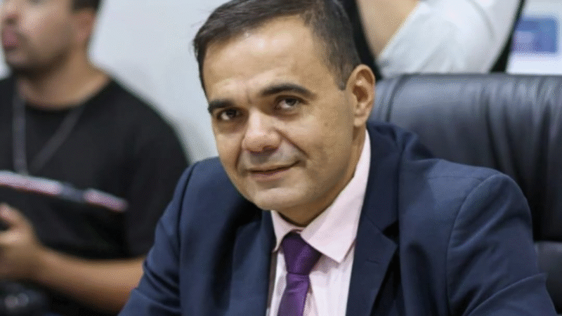 Vereador Cicinho Cabeleireiro cobra operação tapa-buracos em vias críticas de Juazeiro do Norte