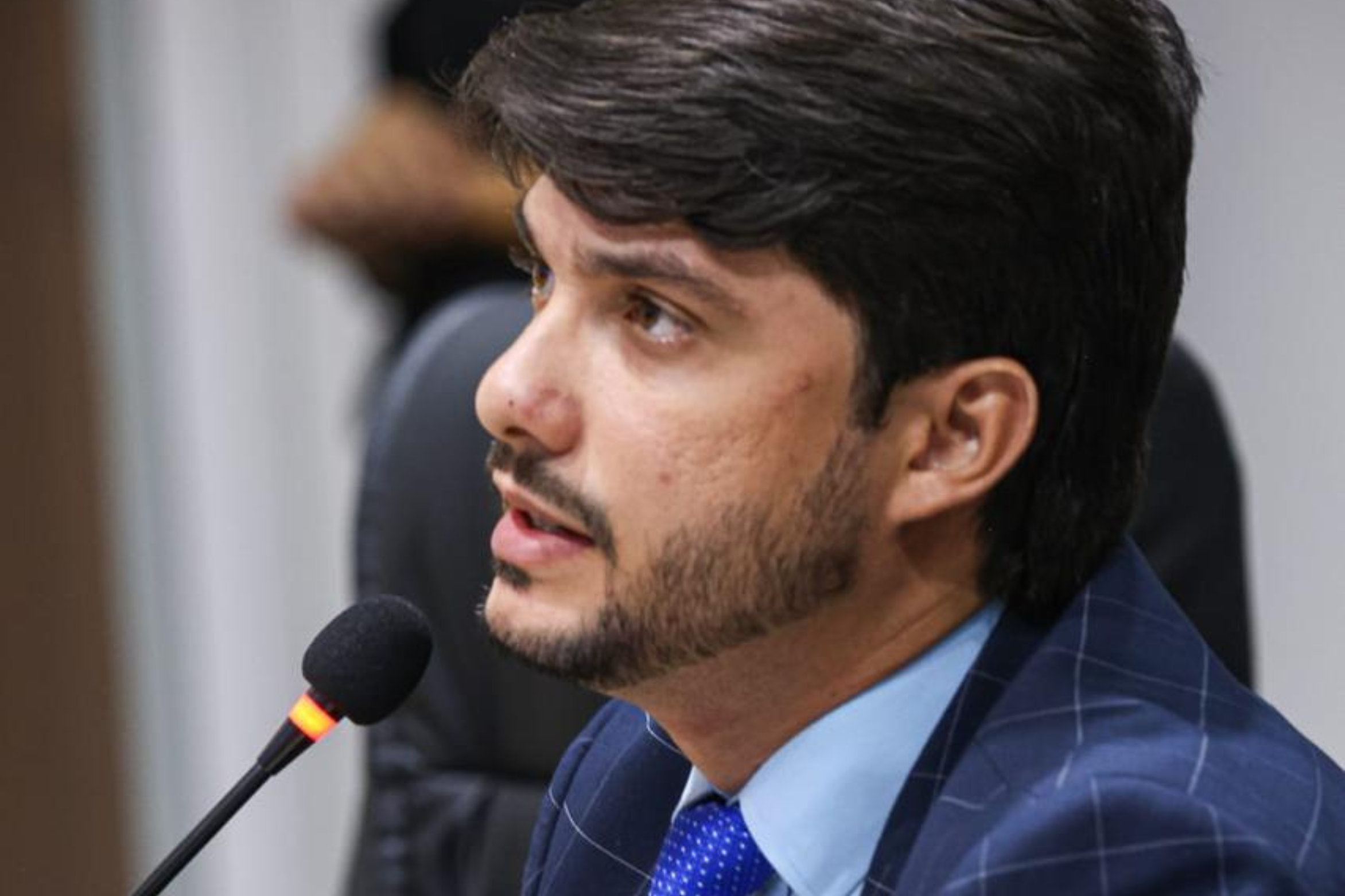 Vereador Vinicius Duarte solicita melhorias na infraestrutura urbana e iluminação em Juazeiro do Norte