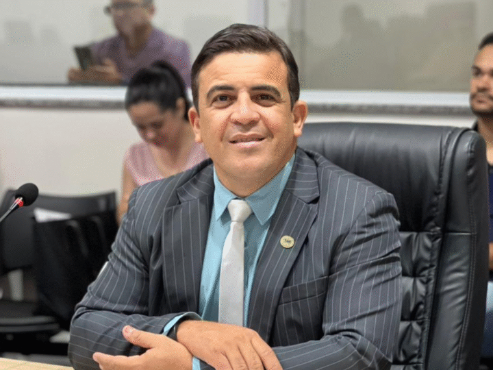 Vereador Alexandre Sobreira cobra conclusão de obra da Cagece em Juazeiro do Norte