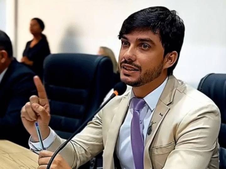 Vereador Vinícius Duarte apresenta requerimentos por melhorias em vias públicas de Juazeiro do Norte