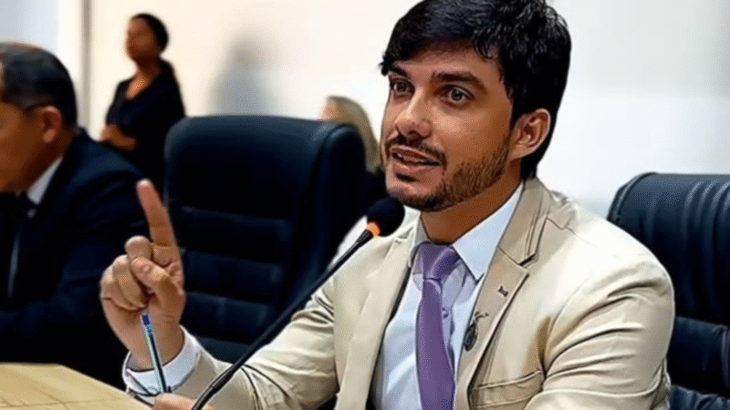 Vereador Vinicius Duarte apresenta requerimentos por melhorias na pavimentação de ruas em Juazeiro do Norte