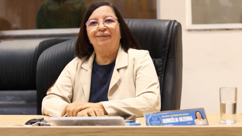Vereadora Auricélia Bezerra apresenta moção de pesar e solicitações de serviços urbanos durante sessão da Câmara Municipal