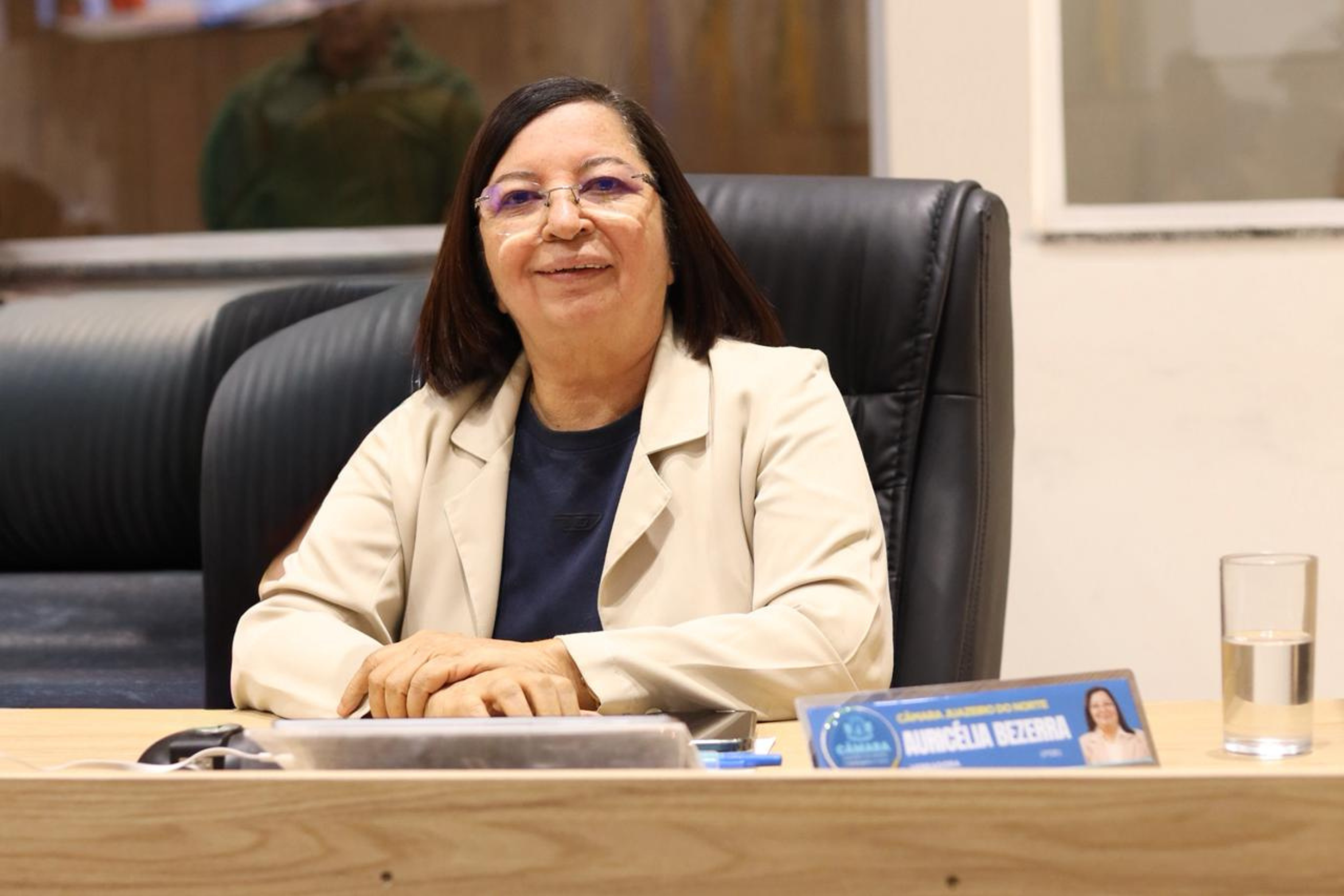 Vereadora Auricélia Bezerra apresenta moção de pesar e solicitações de serviços urbanos durante sessão da Câmara Municipal