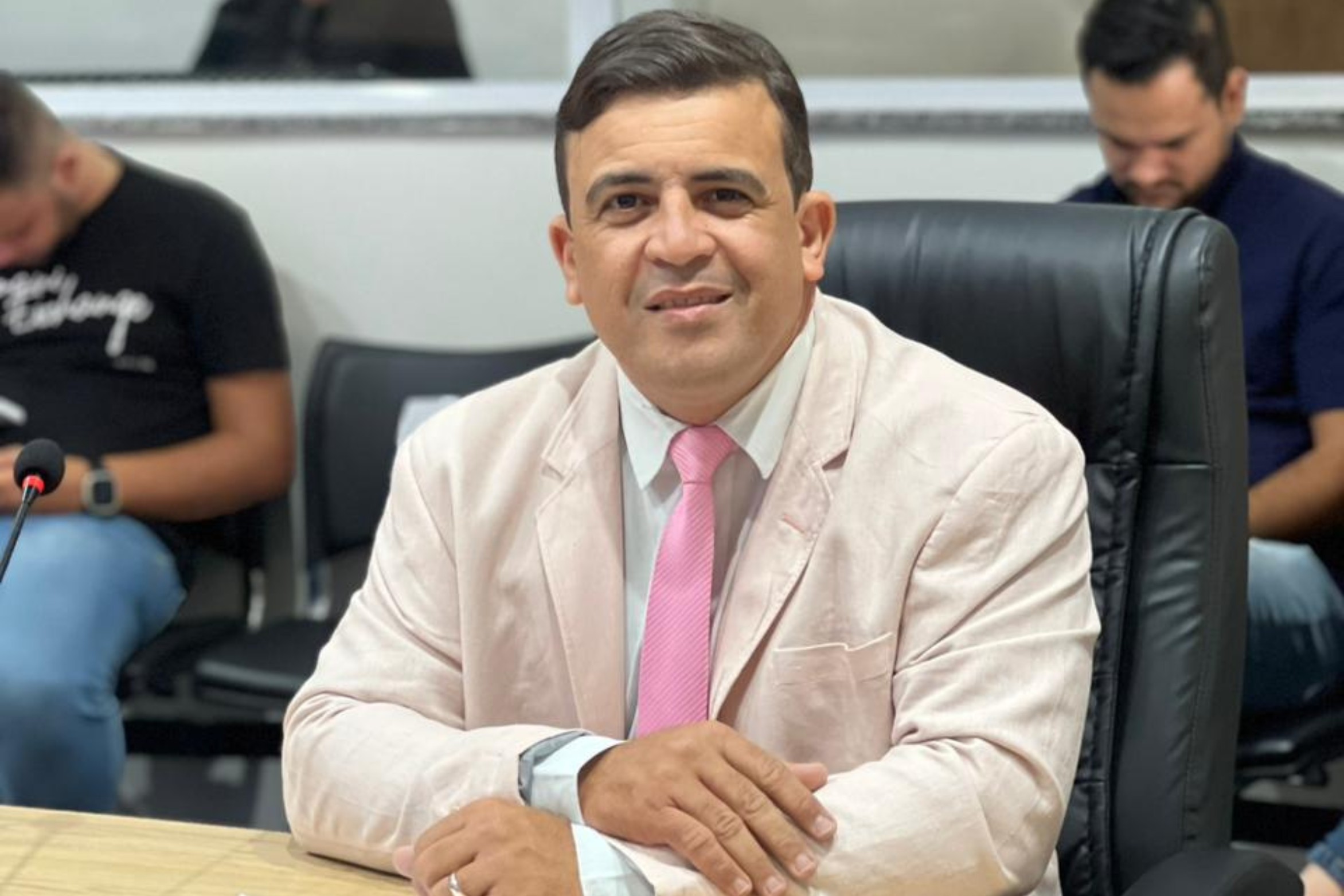 Vereador Alexandre Sobreira cobra regularização de salários de servidores vinculados à empresa IDDS